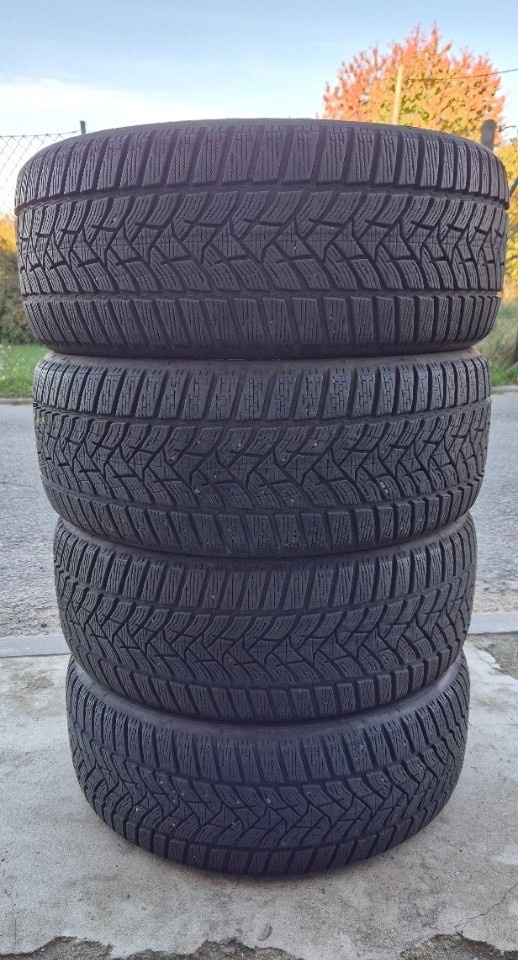 Predam zimne pneumatiky 215/60 r16 DUNLOP