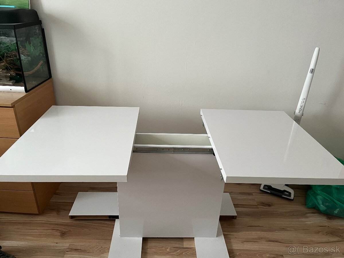 Rozkladáci jedálenský stôl