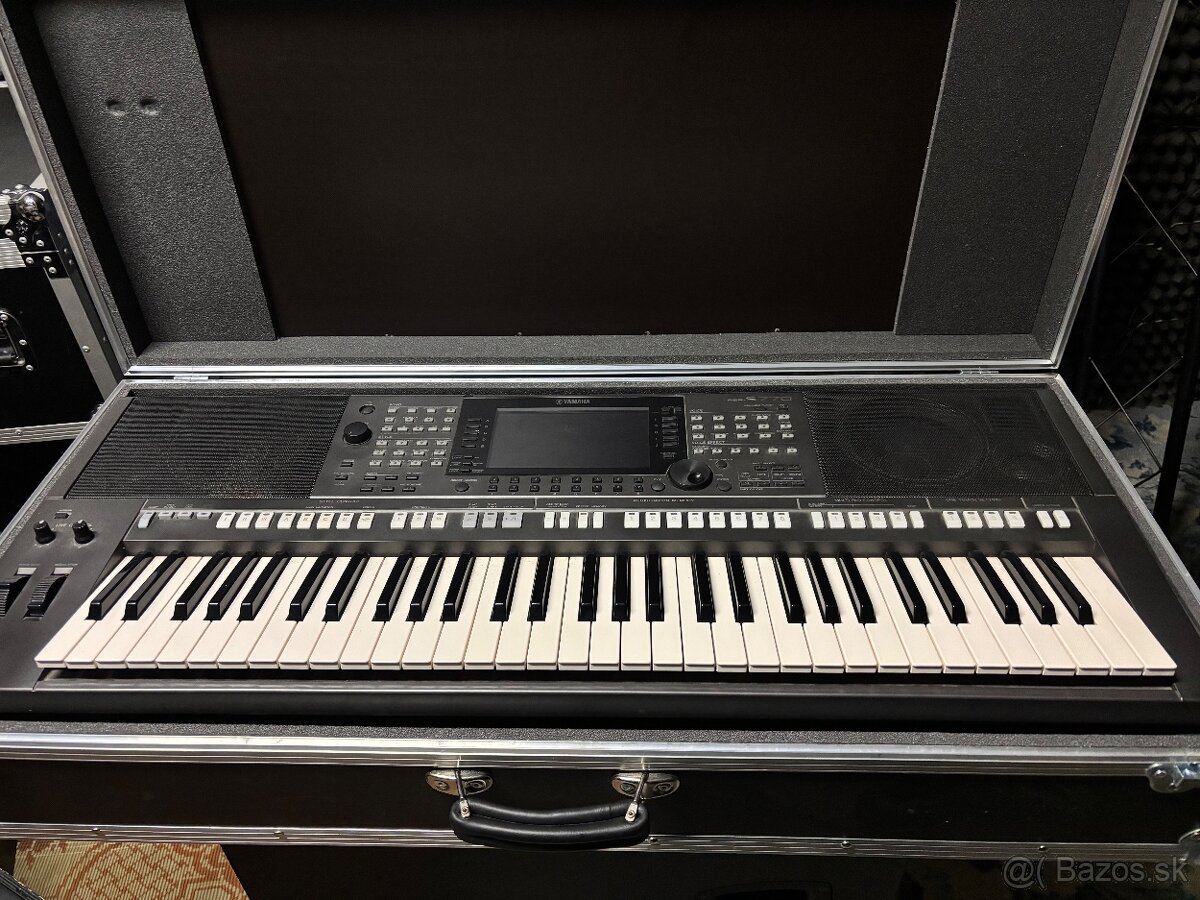 Yamaha PSR S770
