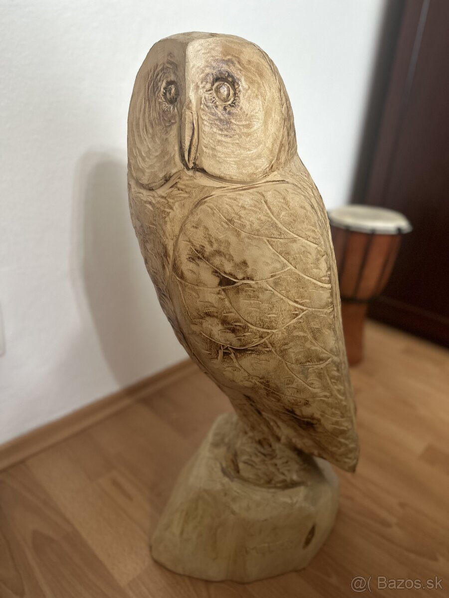Drevená socha sova
