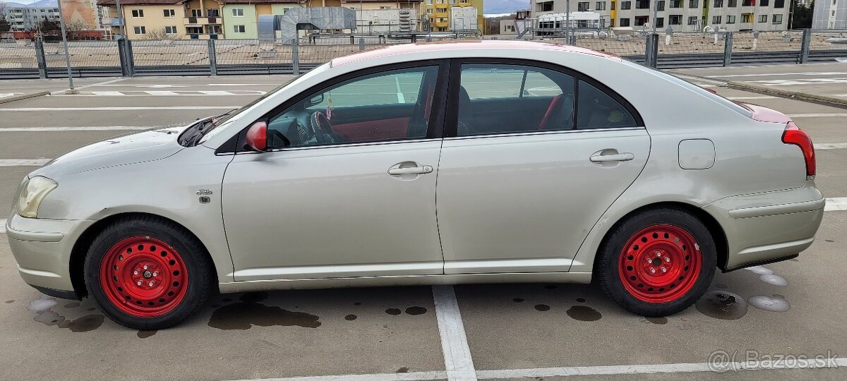 Toyota Avensis T25 hatchback