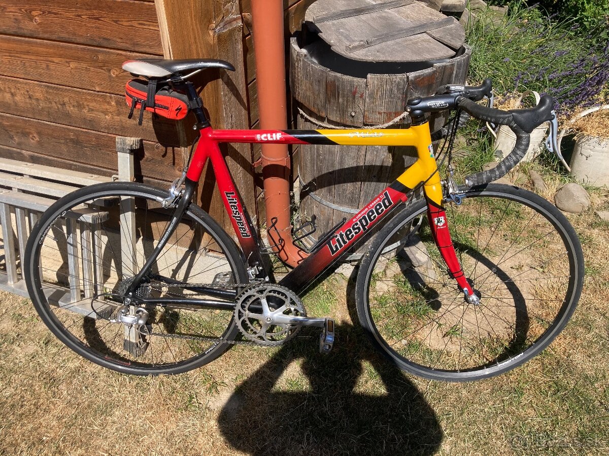 Cestný bicykel