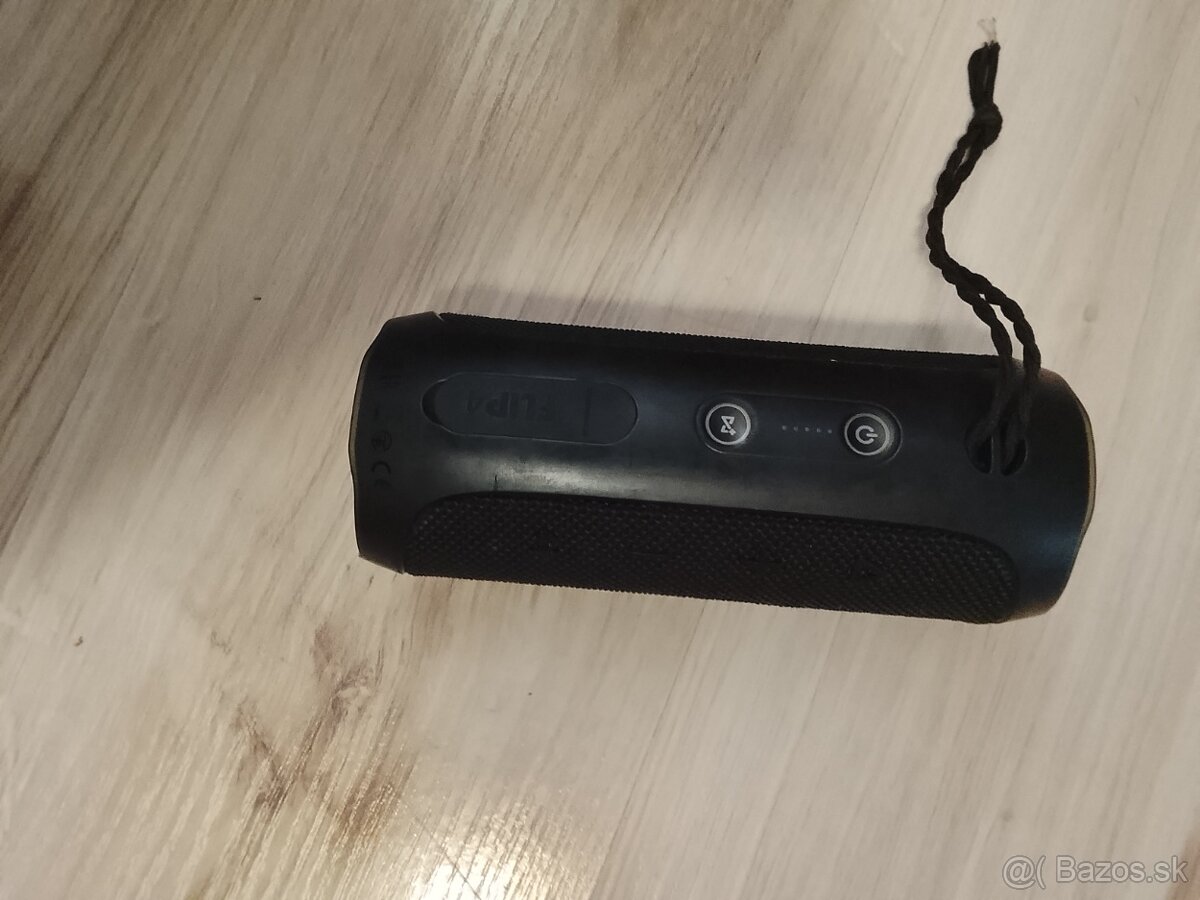 JBL flip4