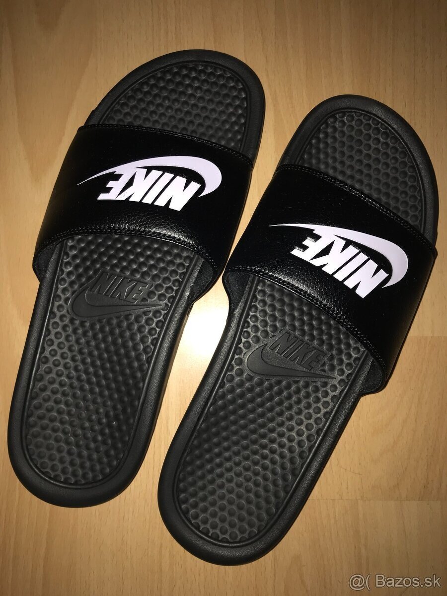 ŠĽAPKY NIKE BENASSI JDI veľ. 45 (UK10) + darček