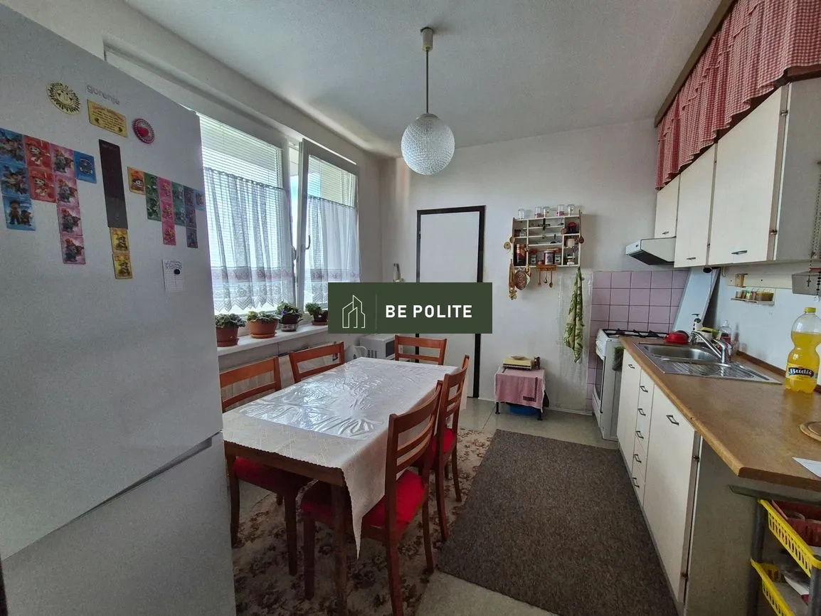 Prenájom 2-izbový byt, 62 m2, výborná lokalita, Levice