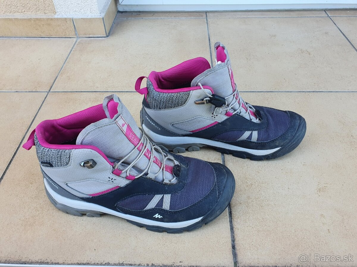 Turisticke topanky 35