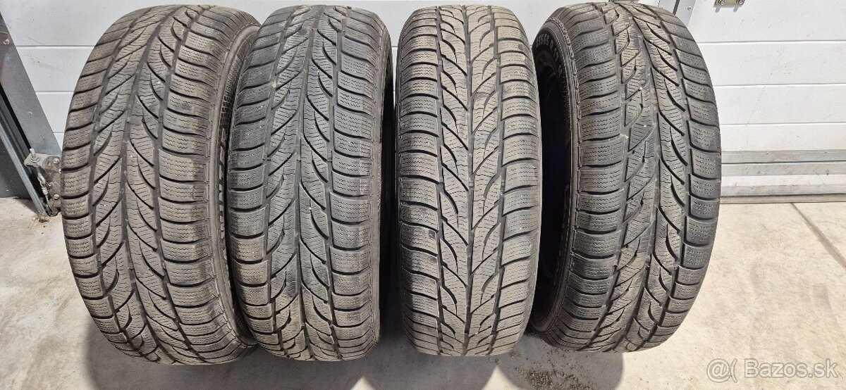 Predam 235/65/r17 zimne pneumatiky