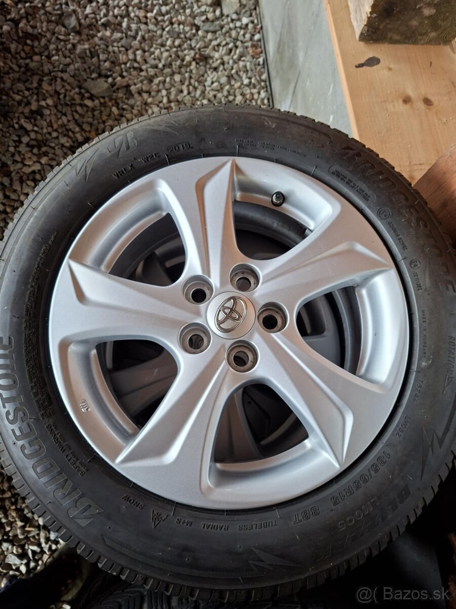 Toyota yaris r15 zimne