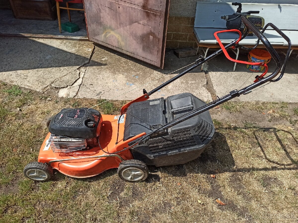 Kosačka oleomac ale su aj iné ,nie su nafotené