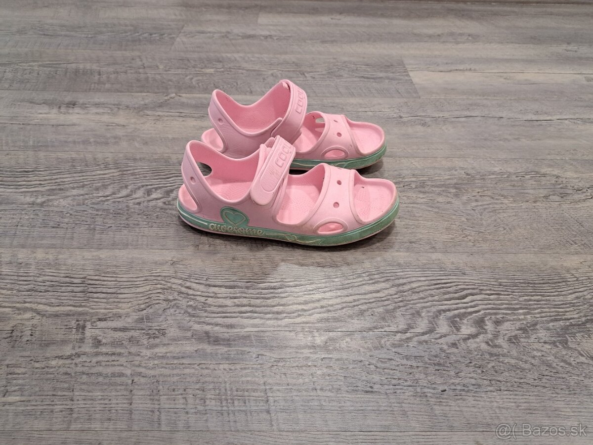 Sandálky pre dievča na leto.