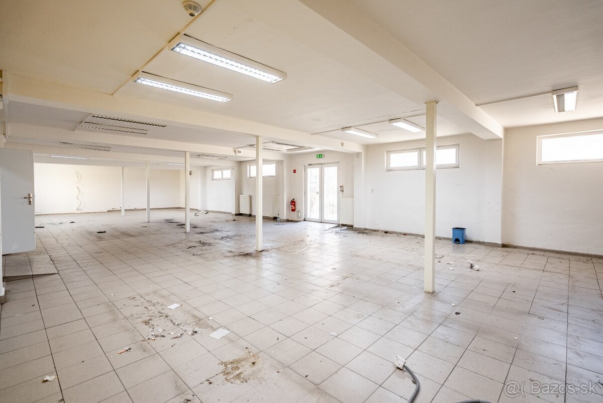 Obchodný priestor Šahy na predaj