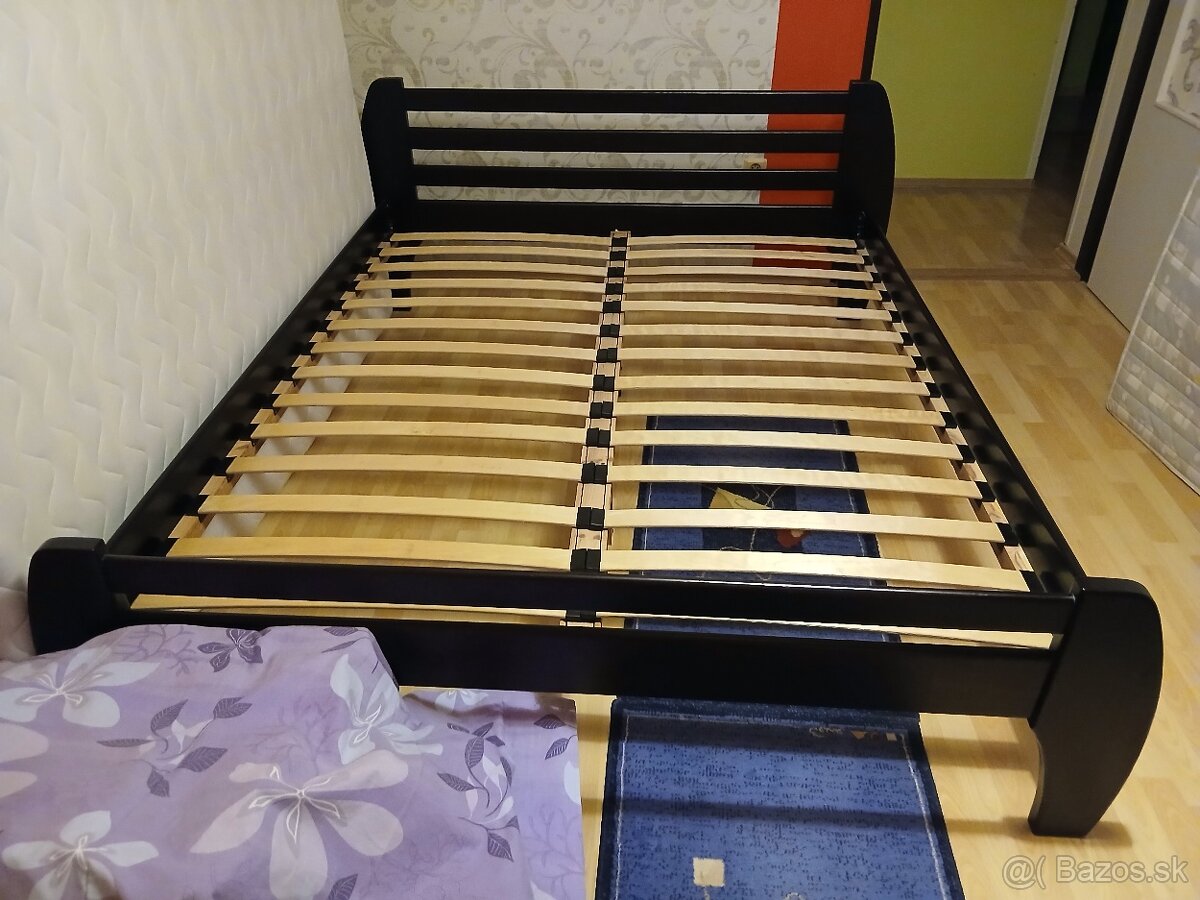 Manželská posteľ s matracom