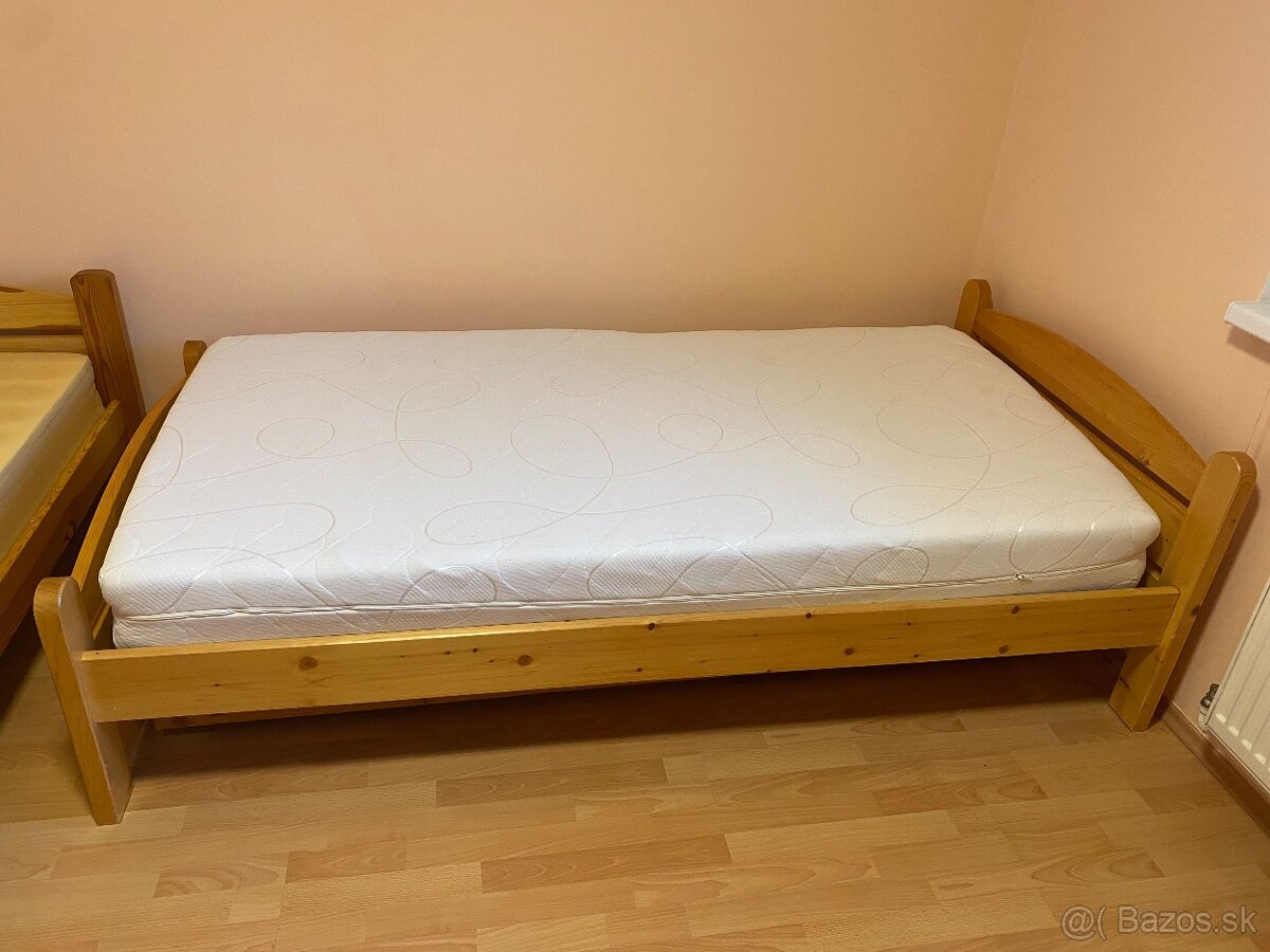 Posteľ borovica