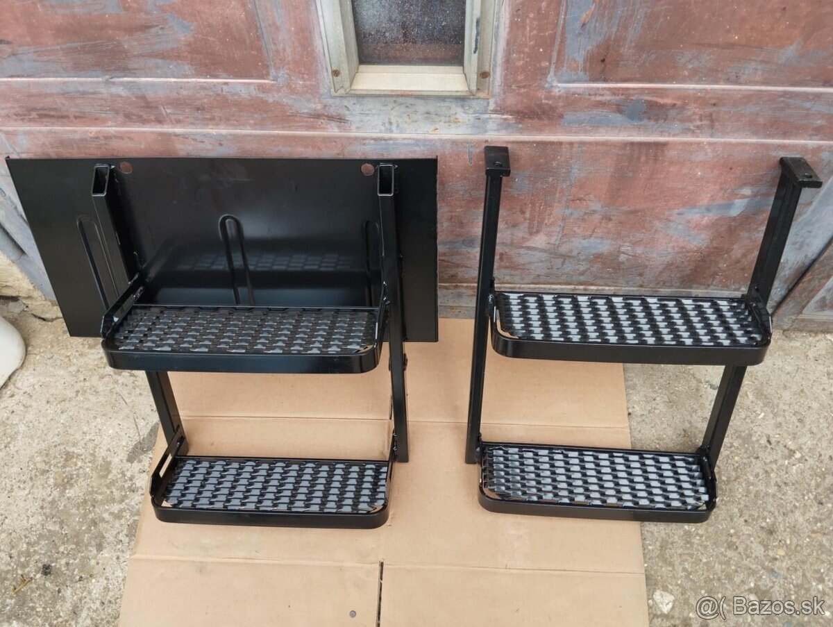 Predam stupacky a baterkovu skrinku Zetor