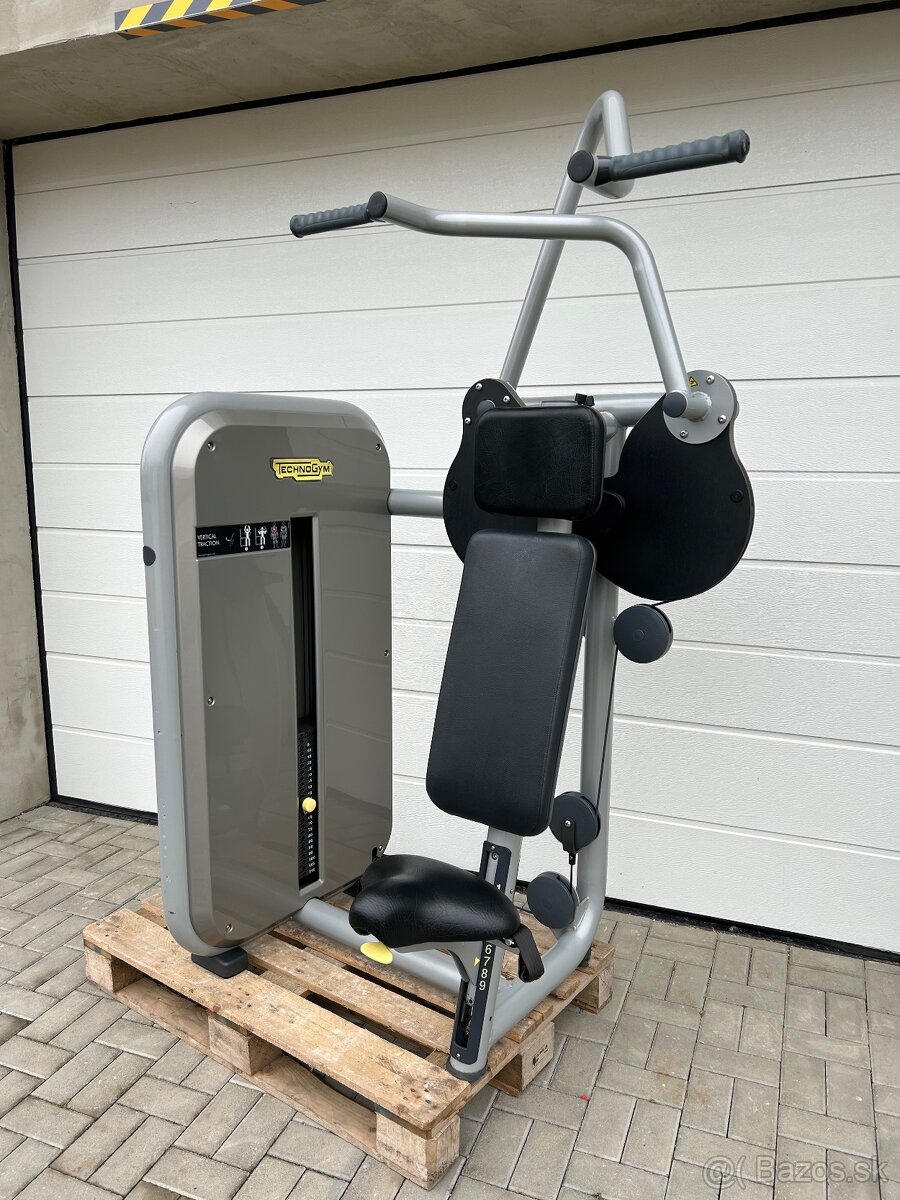 Stroj na chrbát - Technogym Element Vertical pulldown