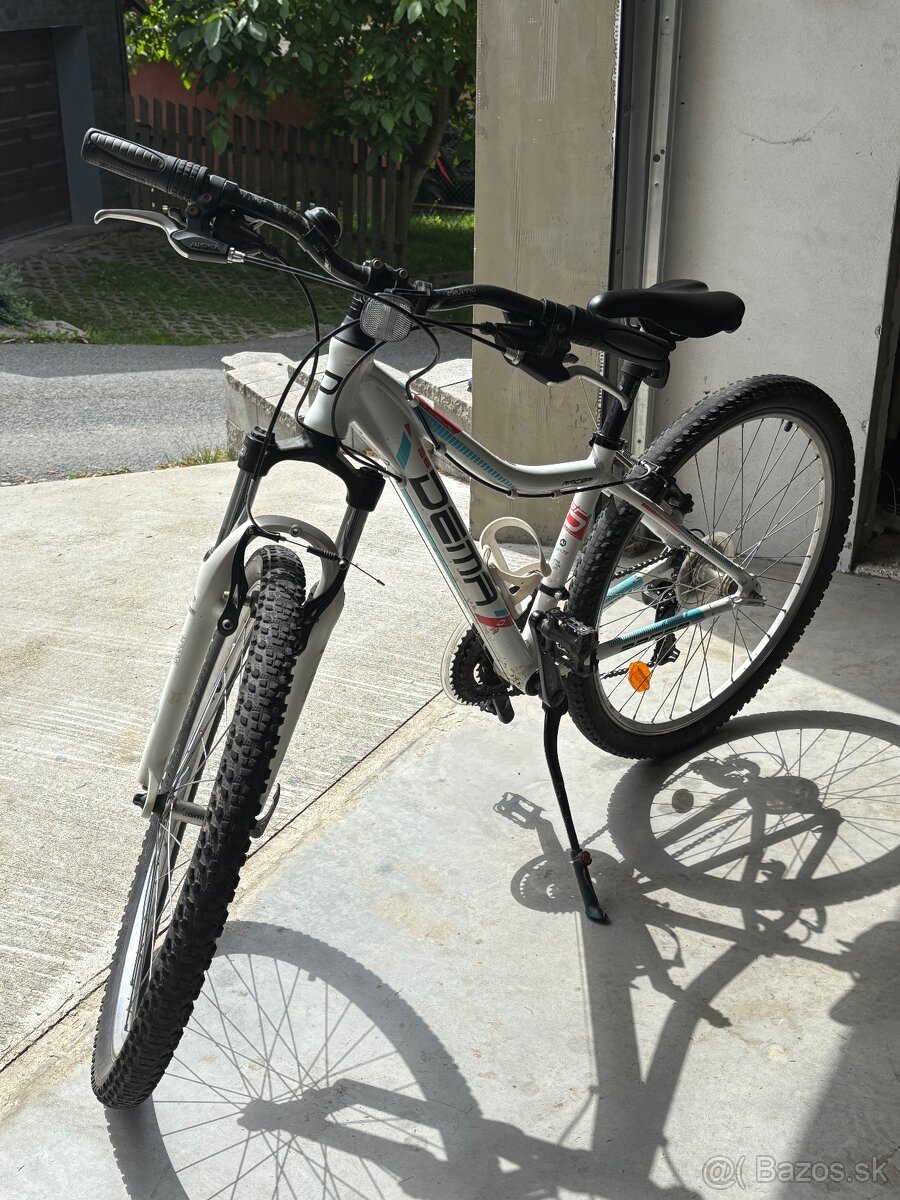 Cestný bicykel Dema