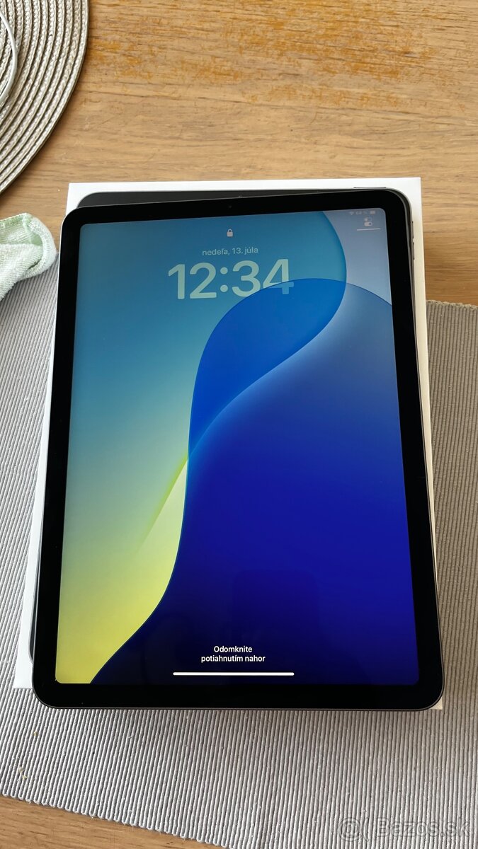 Predám iPad Air 2020 64 GB Wi-Fi Space Gray – TOP stav