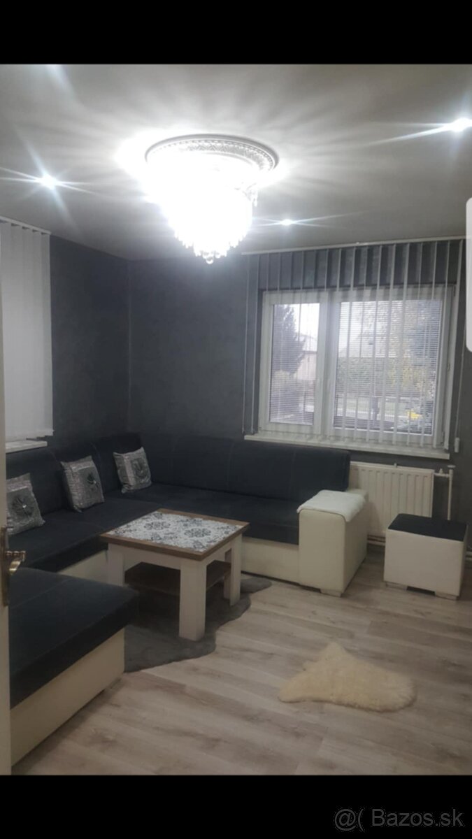 Ponukam na predaj rodinny dvoj domok .