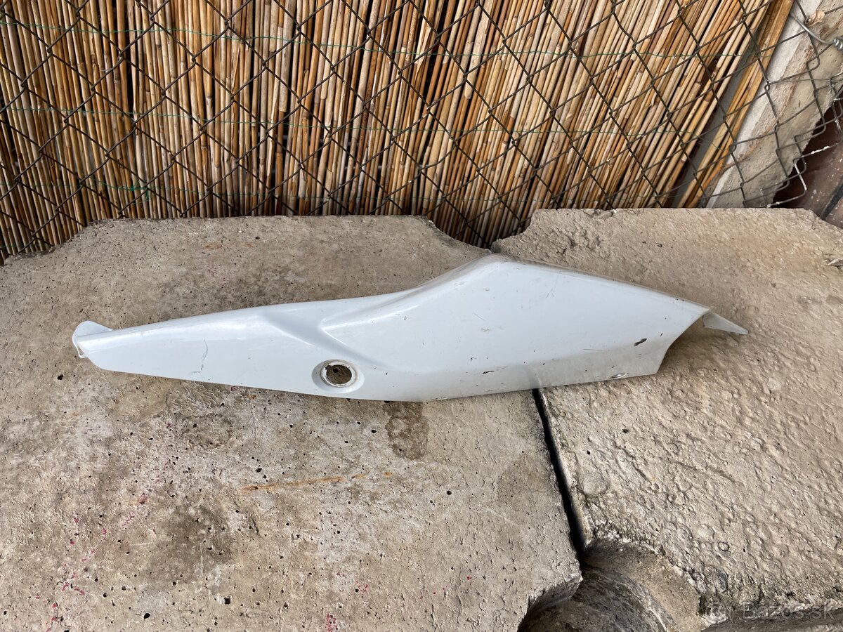 Ľavá zadná kapotáž na Suzuki GSX-R 1000 K7 K8