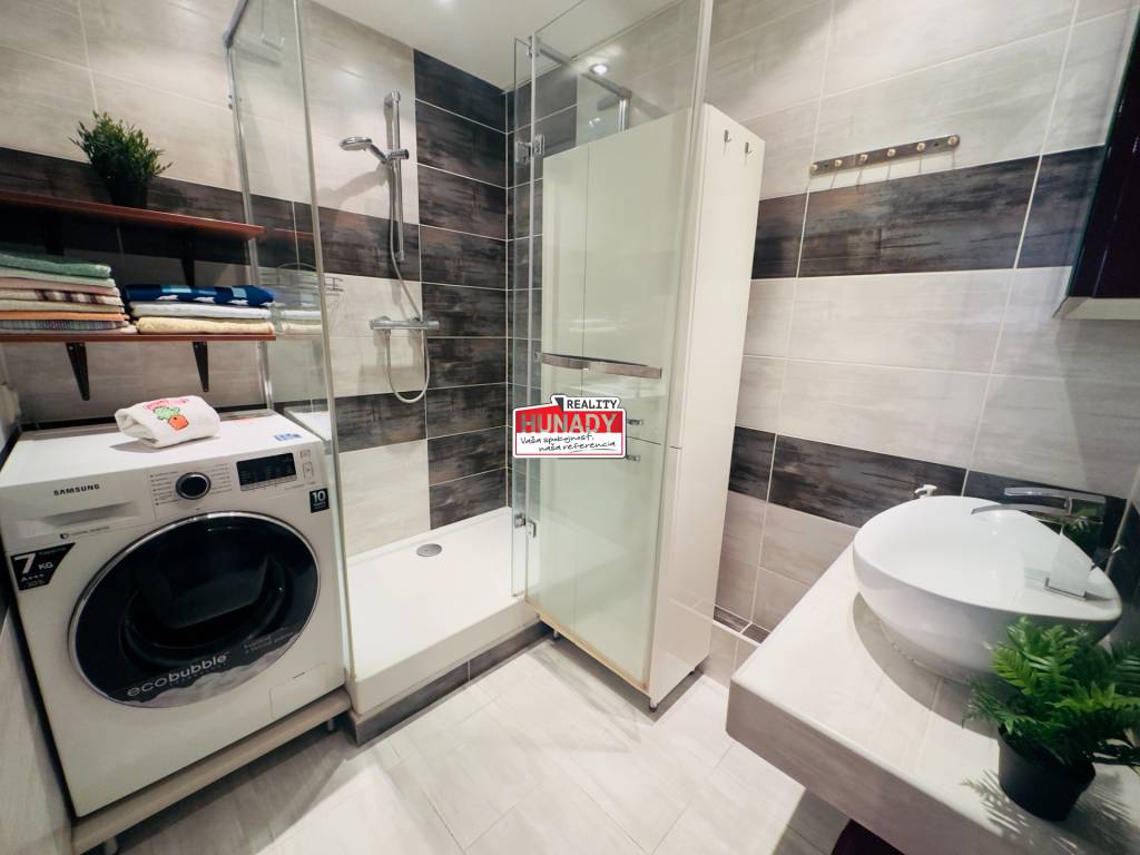 (56 m²) 2i PRAKTICKÝ A SVETLÝ BYT ROŽŇAVA