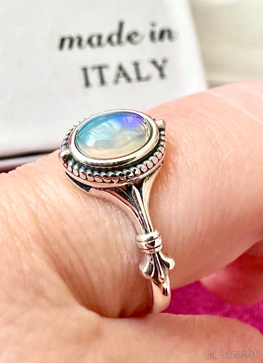 Nový strieborný vintage prsteň s opálom