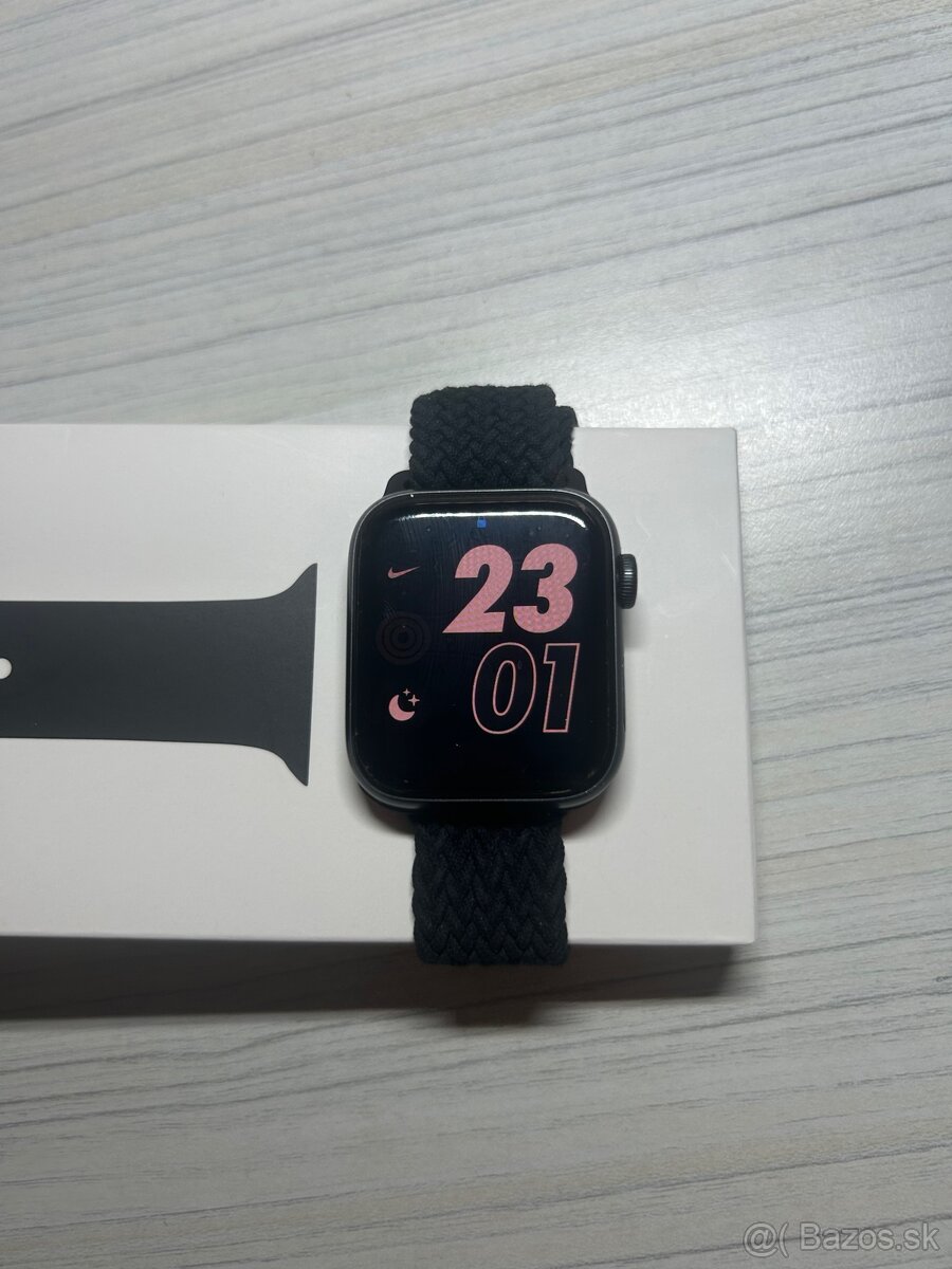 Apple Watch SE 44mm + 4 remineky
