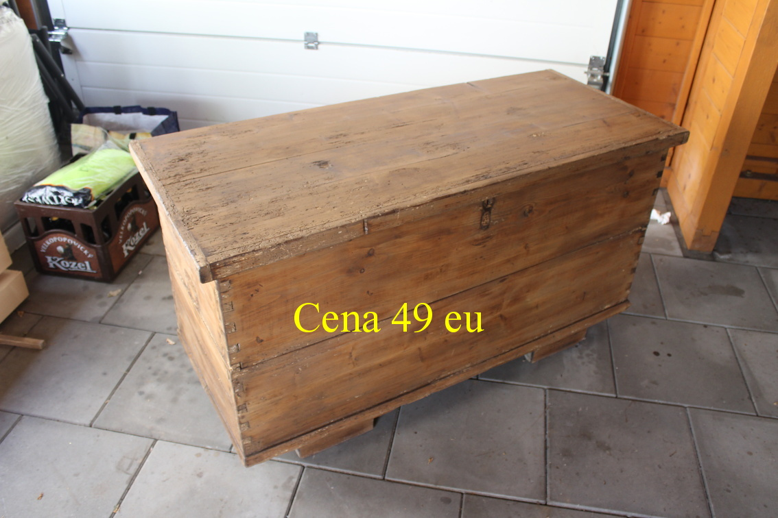 12 x starožtné kusi nábytku