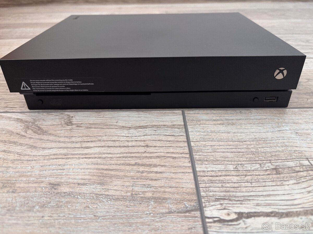 XBOX ONE X 1 TB