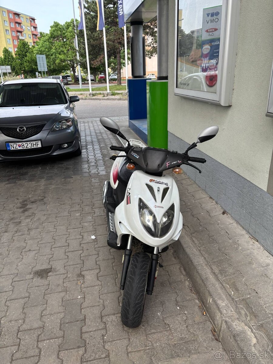 Skuter 125 Keweey