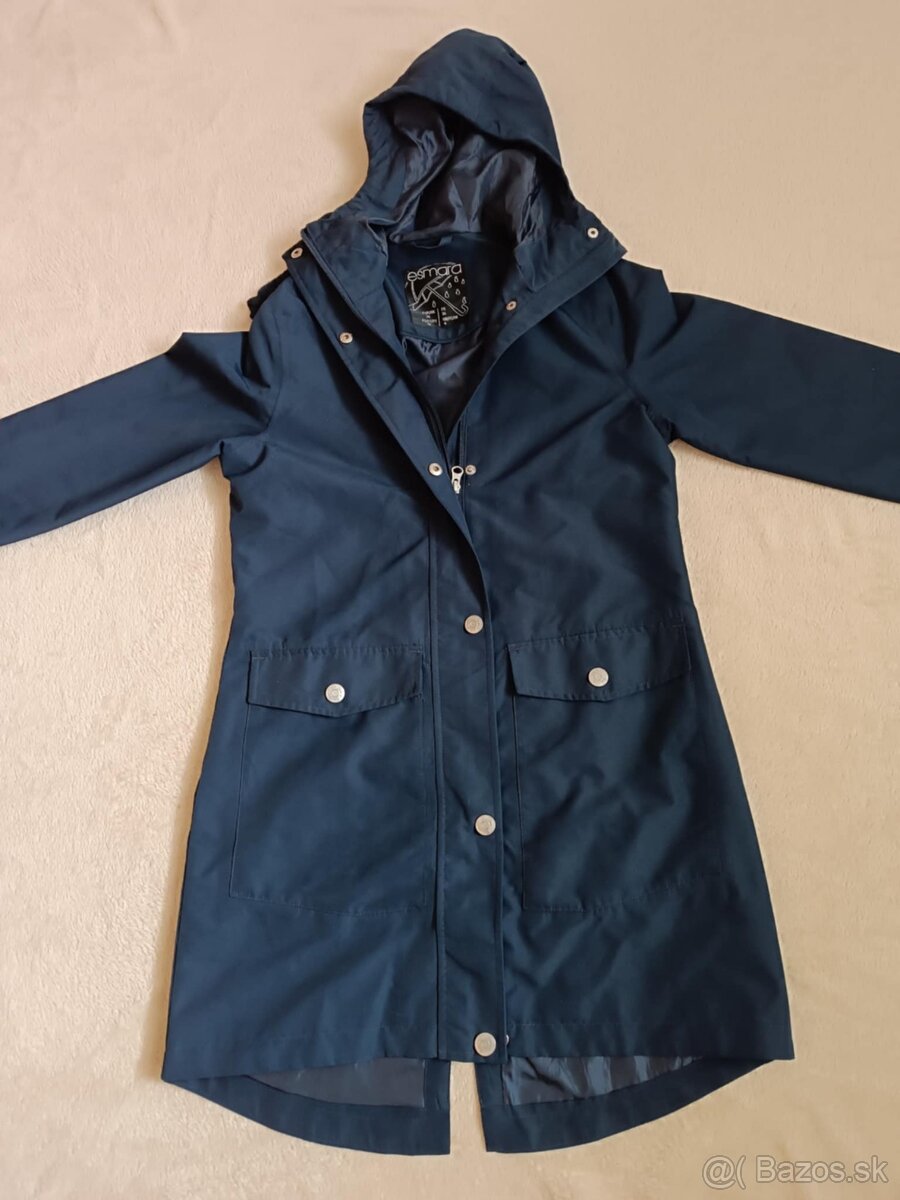 Tmavomodrá, tenká, nepremokavá parka do dažďa