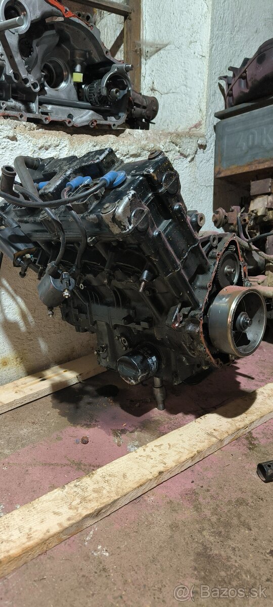 Motor Honda CBR 1100xx blackbird