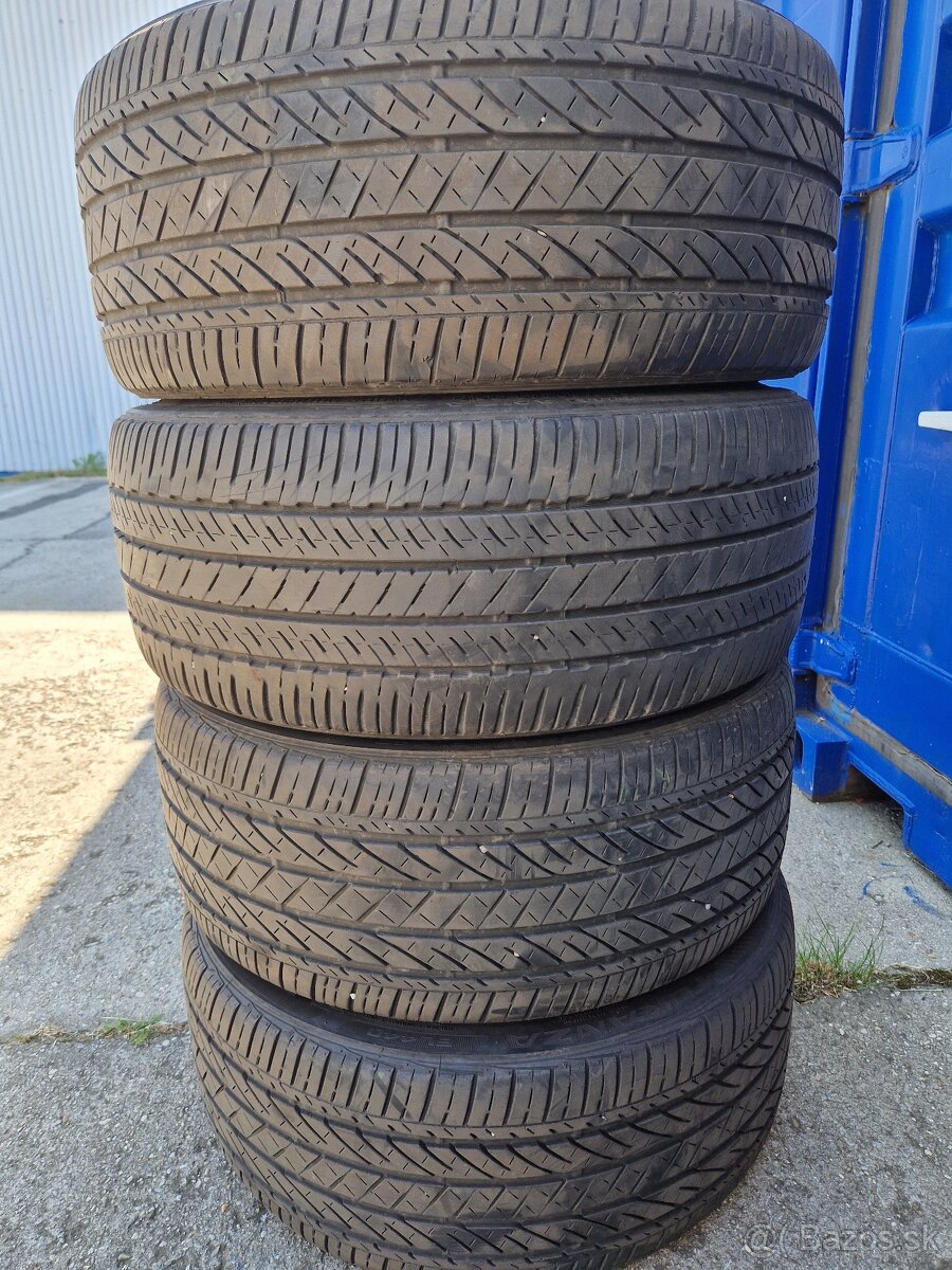 235/40R19 letné