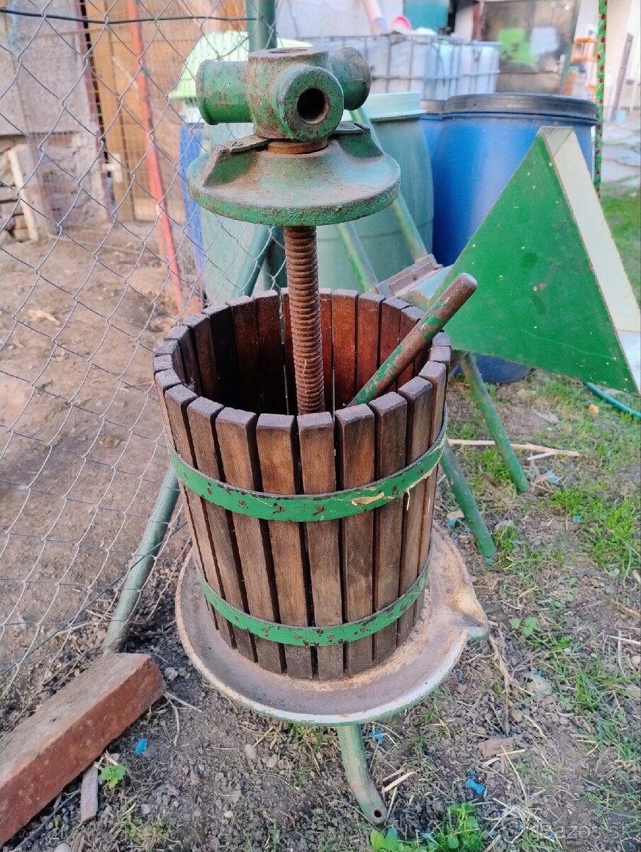 Mlynček a preš na hrozno