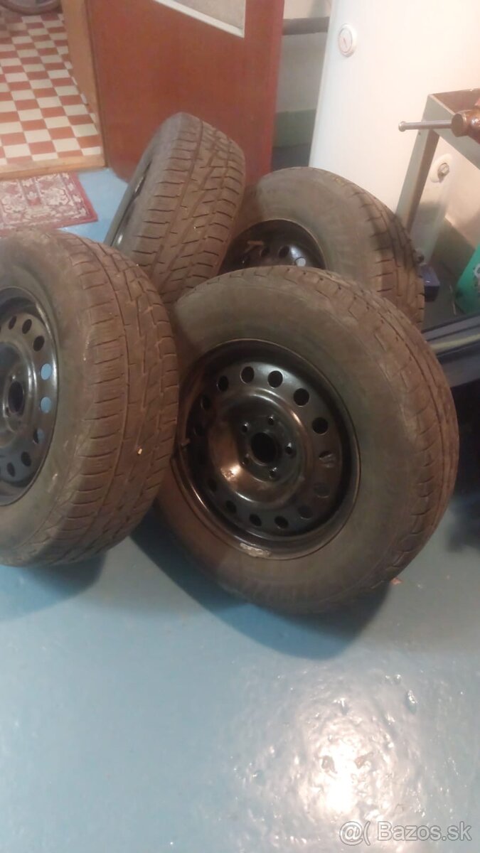 predám zimné pneu 215/70 r16 matador