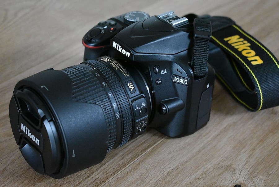 Nikon d3400 s bluetooth - VR objektiv 18-105 AF 1 tis. cvak.