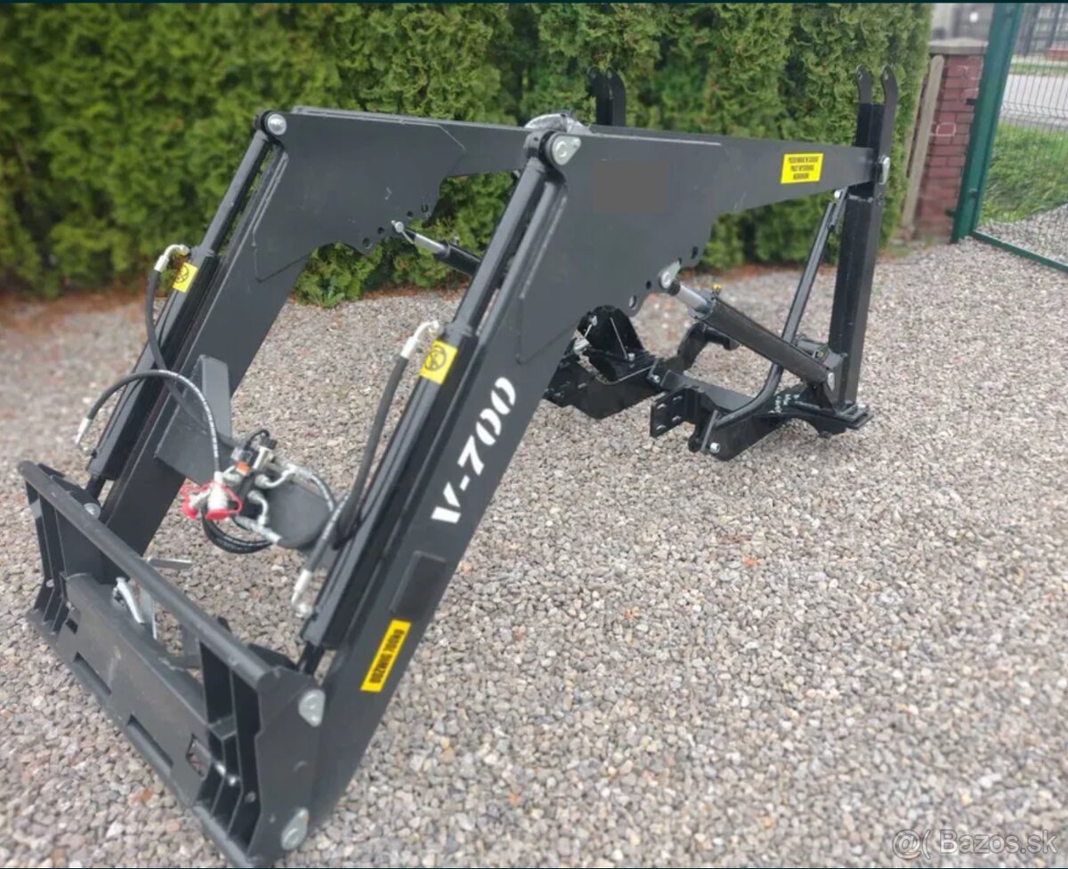 čelný nakladač a komplet podviazanie na traktor