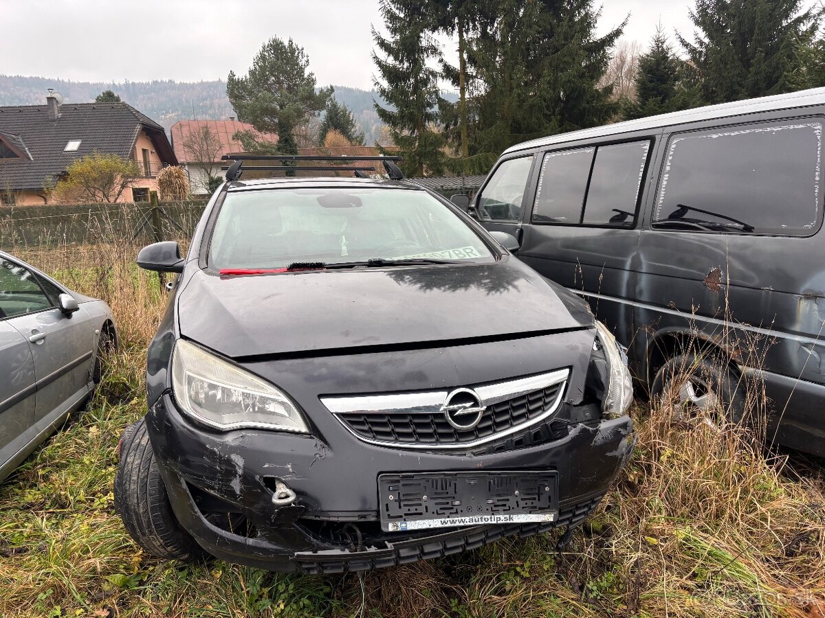 Opel astra J  1.7cdti rozredam na náhradné diely cena motora