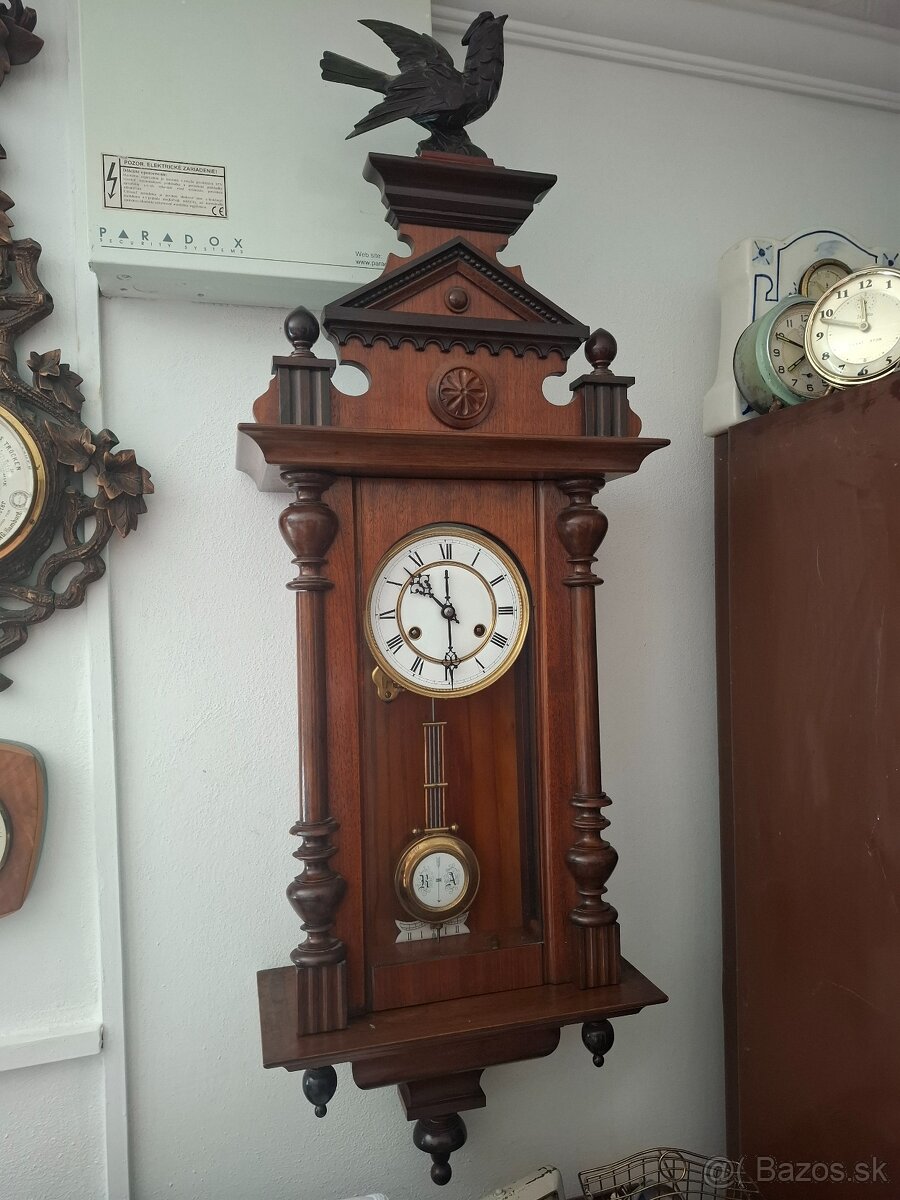 Predám funkčné nástenné hodiny Franz Hermle & Sohn polbicie