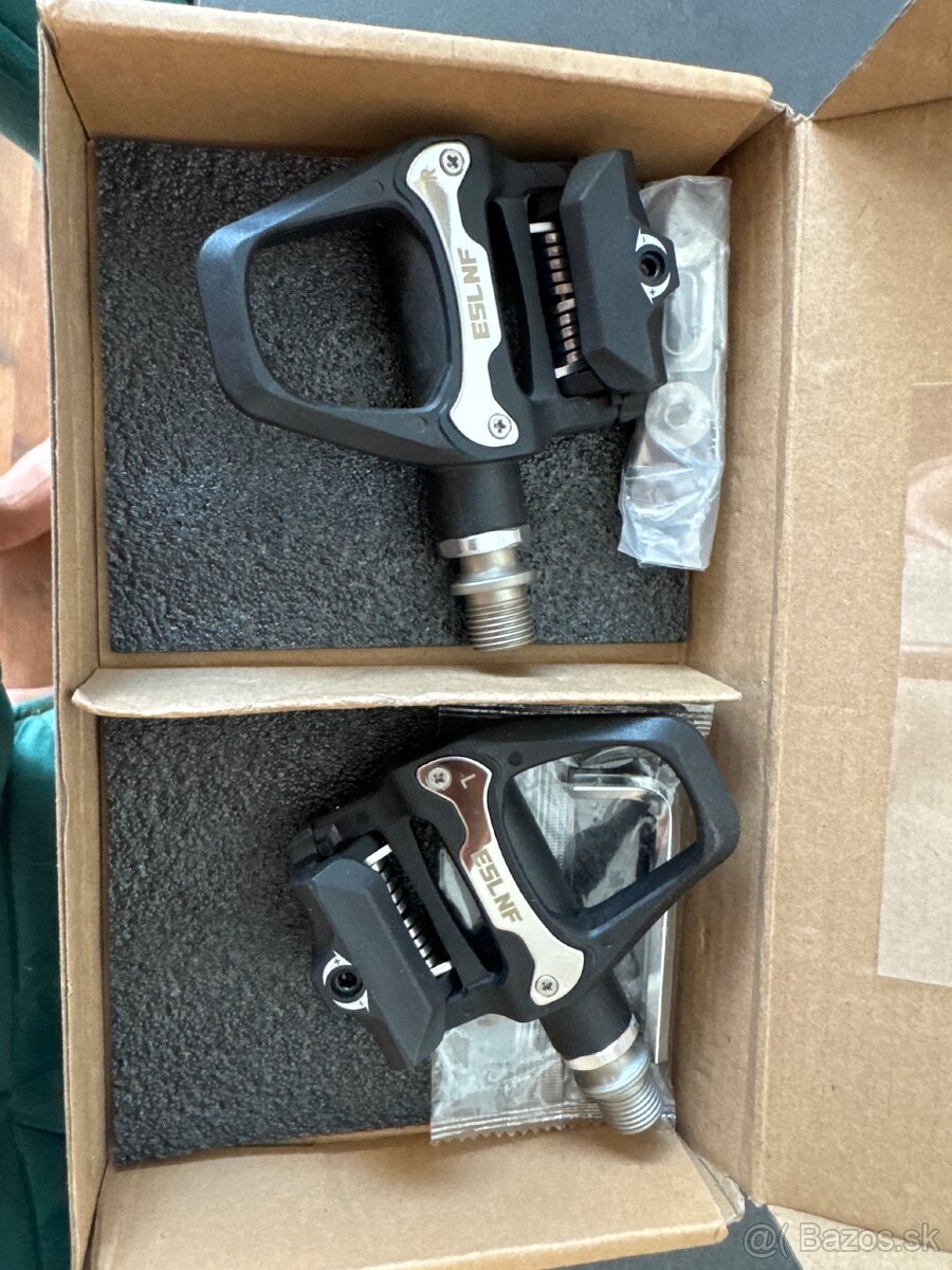 Pedale na cestny bicykel