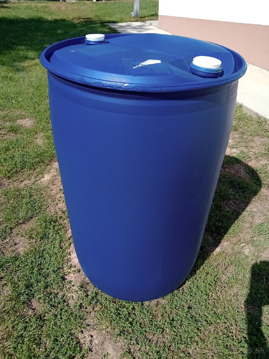 Plastove sudy 220 litrove a bandasky