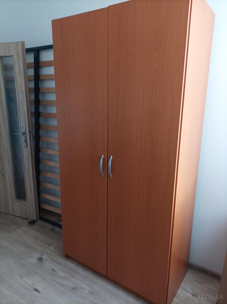 Darujem skriňu
