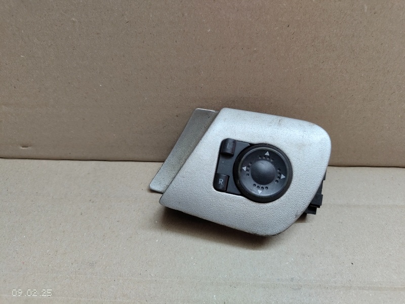 prepinac spatnych zrkadiel 1u1959565c 15€