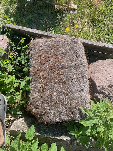 Predám otesané ryolitové kamenné bloky
