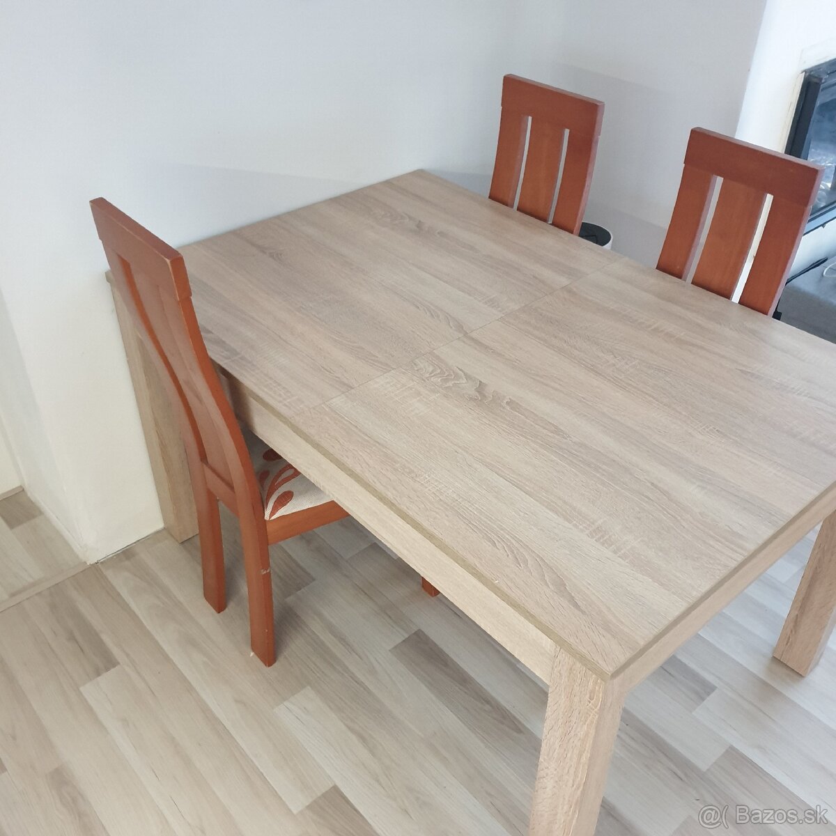 Roztahovaci Stôl +4 stoličky 135/90 po roztiahnuti 200/90