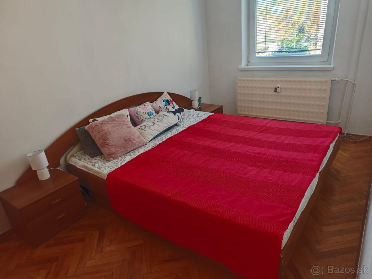 Manželská postel +2 ks nočné stolíky+ komoda
