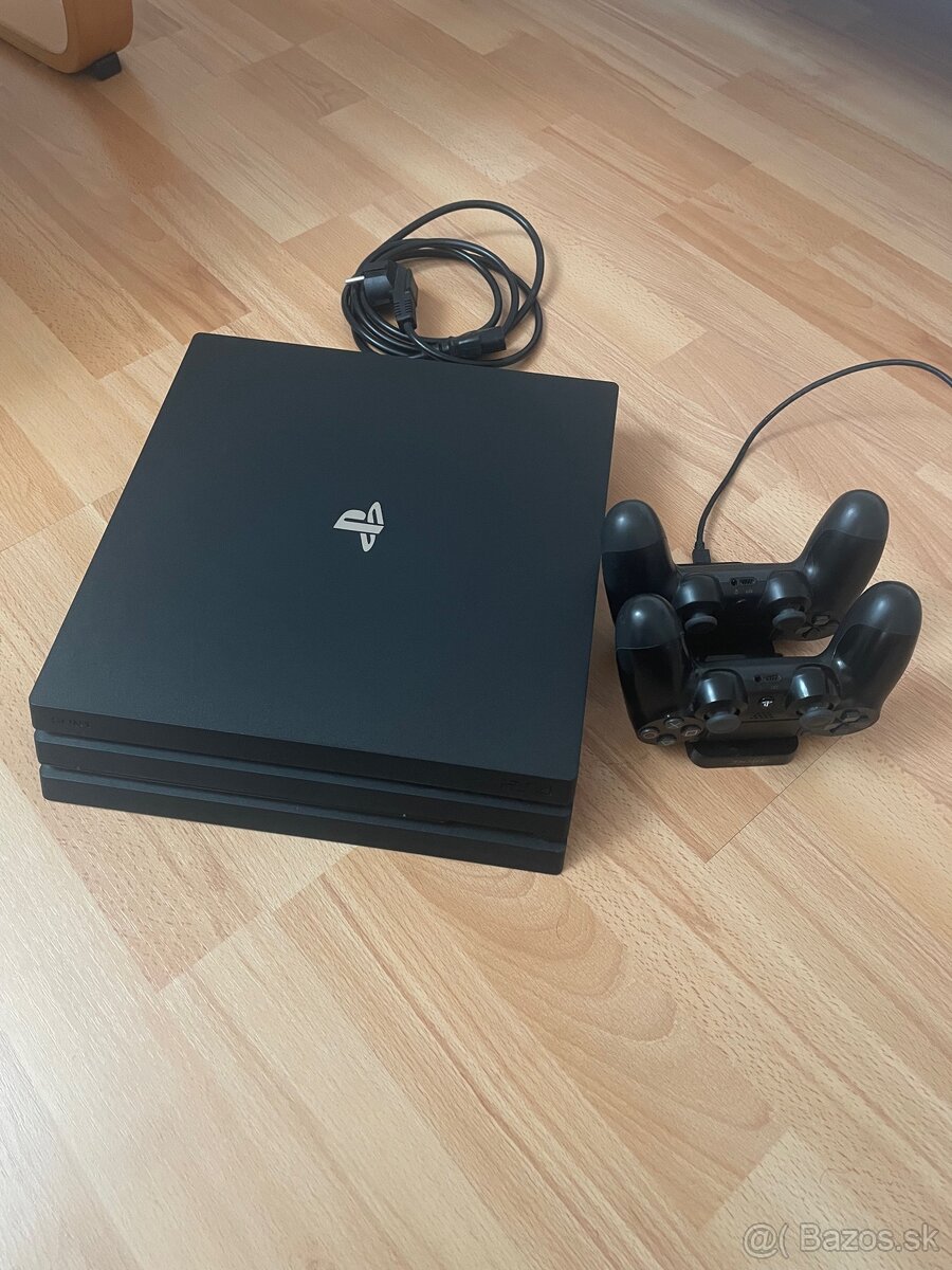 PS4 Pro + 2 ovládače + hry