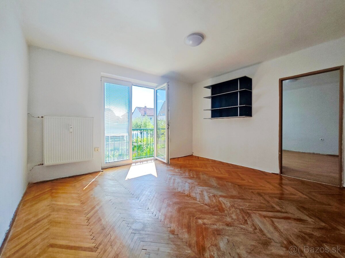 NA PREDAJ 2 izbový byt v centre Novák 64 m2