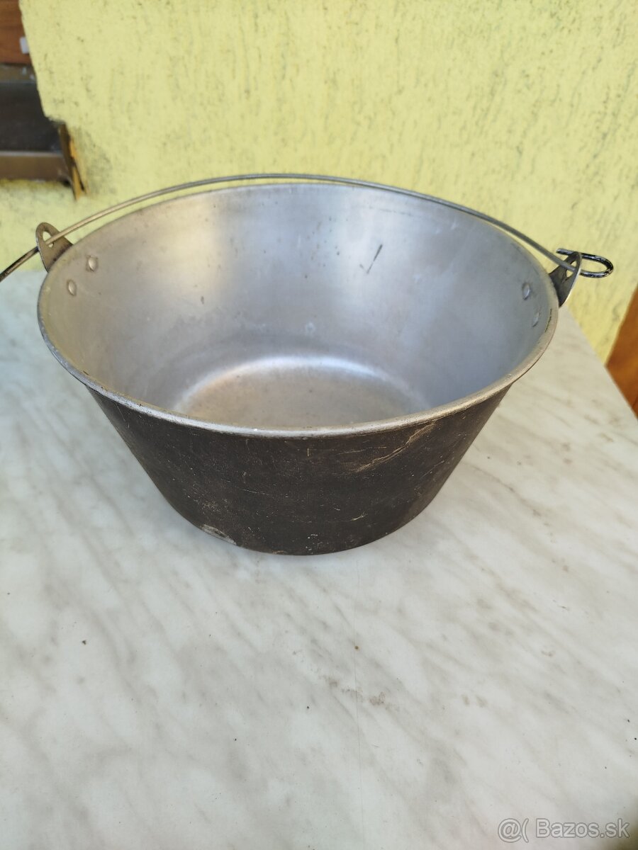kotlik,liatinovy pekac,netkana textilia
