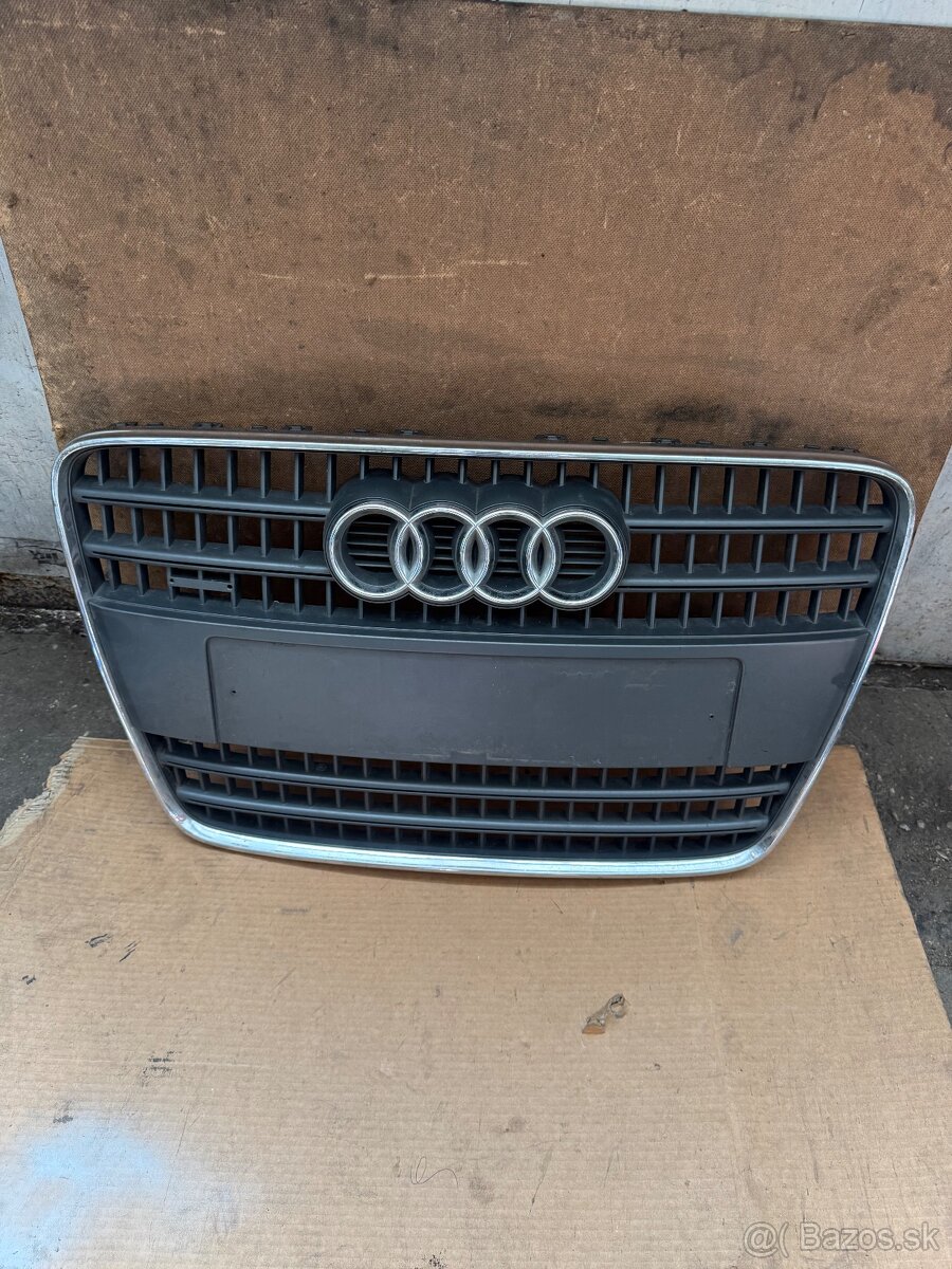 Audi a 8 predna maska nepoškodena