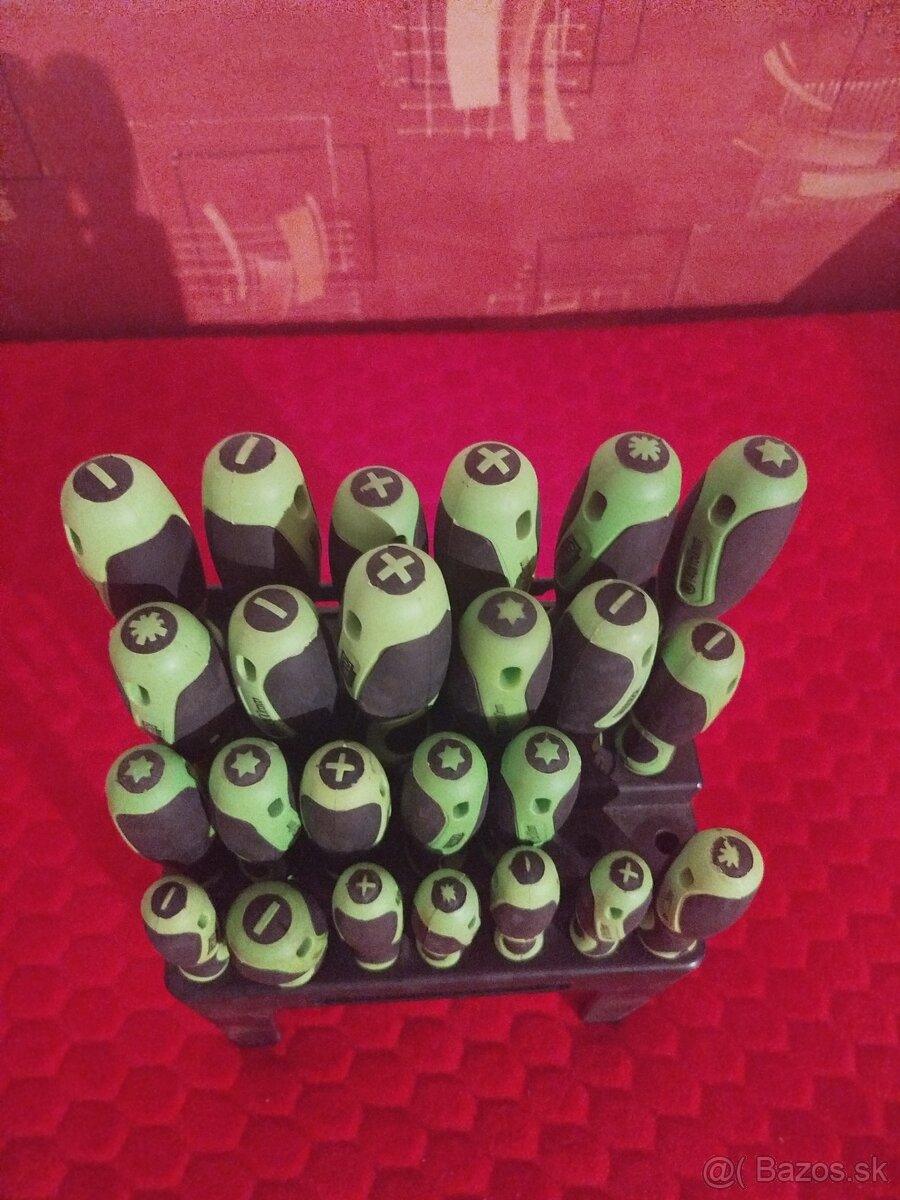 NITEO 26ks sada Chrome Vanadium skrutkovacov z magnet.hrot